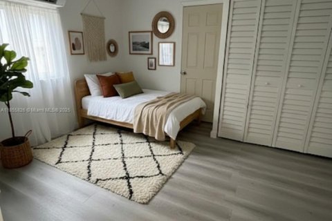 Casa en alquiler en Miami, Florida, 4 dormitorios, 125.23 m2 № 1878346 - foto 14