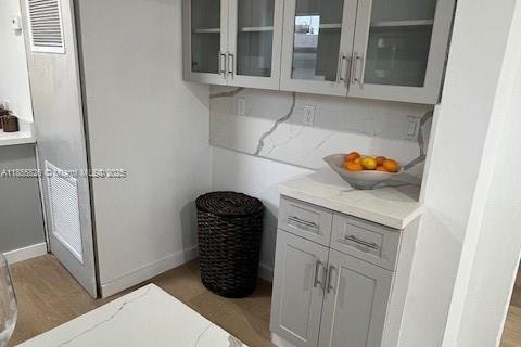 Casa en alquiler en Miami, Florida, 4 dormitorios, 125.23 m2 № 1878346 - foto 10