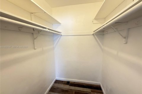 Appartement à louer à Hollywood, Floride: 2 chambres, 77.11 m2 № 1976539 - photo 15