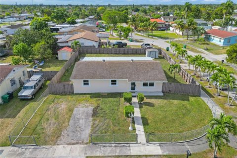 Villa ou maison à louer à Homestead, Floride: 4 chambres, 119.66 m2 № 1954503 - photo 3