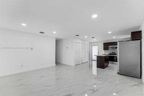 Villa ou maison à louer à Homestead, Floride: 4 chambres, 119.66 m2 № 1954503 - photo 8