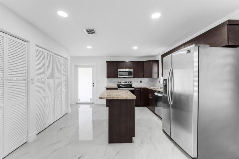 Villa ou maison à louer à Homestead, Floride: 4 chambres, 119.66 m2 № 1954503 - photo 10