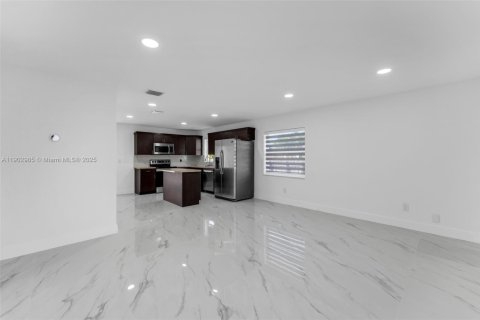 Villa ou maison à louer à Homestead, Floride: 4 chambres, 119.66 m2 № 1954503 - photo 6