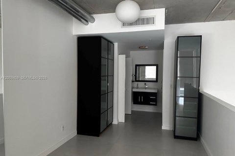 Condo in Miami, Florida, 1 bedroom  № 2264274 - photo 4