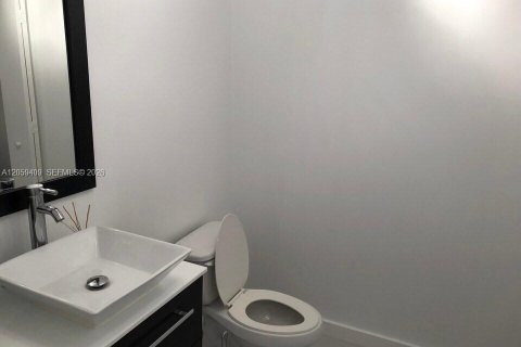 Condo in Miami, Florida, 1 bedroom  № 2264274 - photo 8