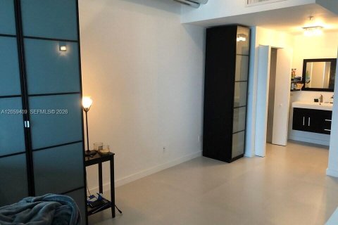 Condo in Miami, Florida, 1 bedroom  № 2264274 - photo 5