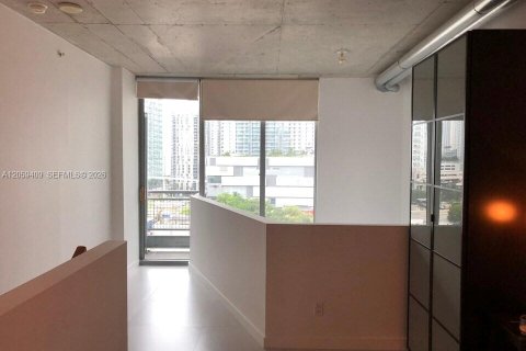 Condo in Miami, Florida, 1 bedroom  № 2264274 - photo 7