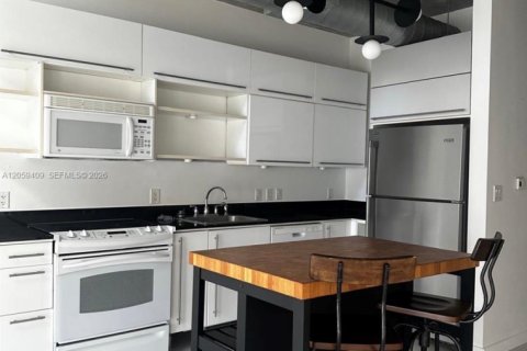 Condo in Miami, Florida, 1 bedroom  № 2264274 - photo 3