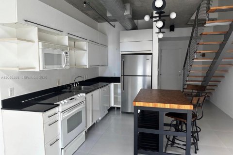Condo in Miami, Florida, 1 bedroom  № 2264274 - photo 2