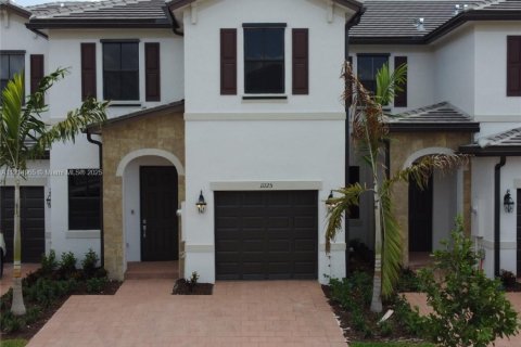 Снять в аренду таунхаус в Хайалиа, Флорида 4 спальни, 177.81м2, № 1970189 - фото 2