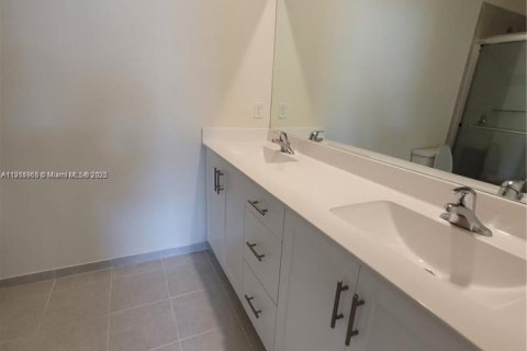 Снять в аренду таунхаус в Хайалиа, Флорида 4 спальни, 177.81м2, № 1970189 - фото 16