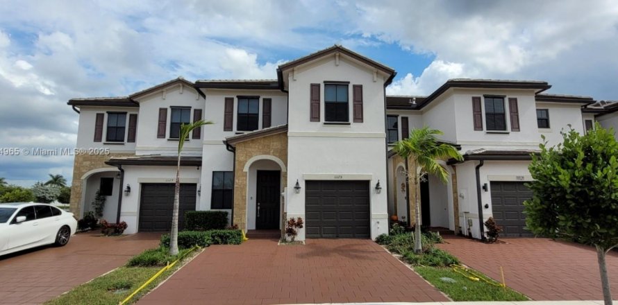 Таунхаус в Хайалиа, Флорида 4 спальни, 177.81м2 № 1970189