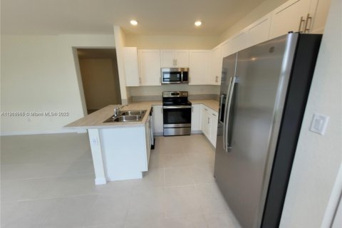 Снять в аренду таунхаус в Хайалиа, Флорида 4 спальни, 177.81м2, № 1970189 - фото 11