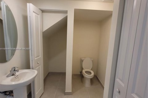 Снять в аренду таунхаус в Хайалиа, Флорида 4 спальни, 177.81м2, № 1970189 - фото 6