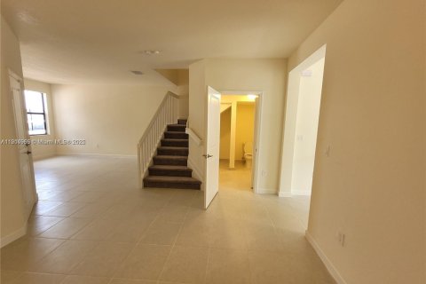 Снять в аренду таунхаус в Хайалиа, Флорида 4 спальни, 177.81м2, № 1970189 - фото 5