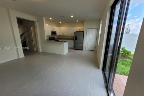 Снять в аренду таунхаус в Хайалиа, Флорида 4 спальни, 177.81м2, № 1970189 - фото 7