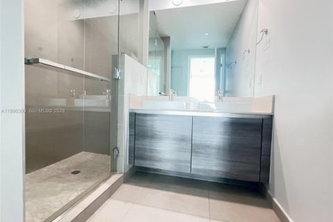 Condo in Miami, Florida, 2 bedrooms  № 2263349 - photo 12