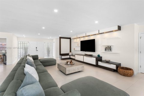 Villa ou maison à louer à Hollywood, Floride: 4 chambres, 331.38 m2 № 2032224 - photo 14