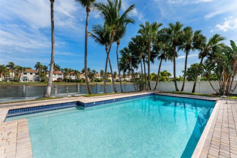 Villa ou maison à louer à Hollywood, Floride: 4 chambres, 331.38 m2 № 2032224 - photo 2