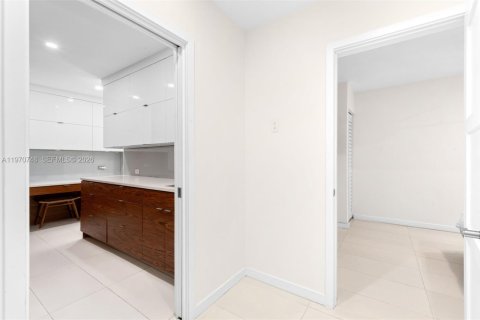 Villa ou maison à louer à Hollywood, Floride: 4 chambres, 331.38 m2 № 2032224 - photo 7