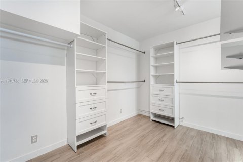 Villa ou maison à louer à Hollywood, Floride: 4 chambres, 331.38 m2 № 2032224 - photo 26