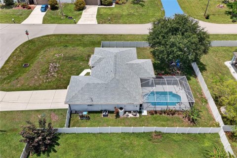 House in Cape Coral, Florida 3 bedrooms, 119.66 sq.m. № 2279995 - photo 30