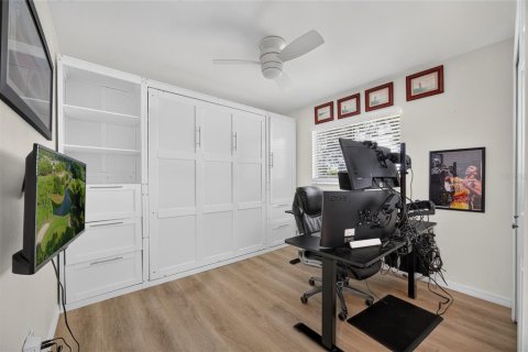 House in Cape Coral, Florida 3 bedrooms, 119.66 sq.m. № 2279995 - photo 17
