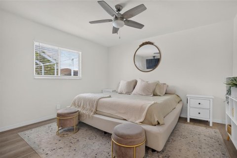 House in Cape Coral, Florida 3 bedrooms, 119.66 sq.m. № 2279995 - photo 14