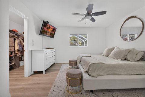 House in Cape Coral, Florida 3 bedrooms, 119.66 sq.m. № 2279995 - photo 15
