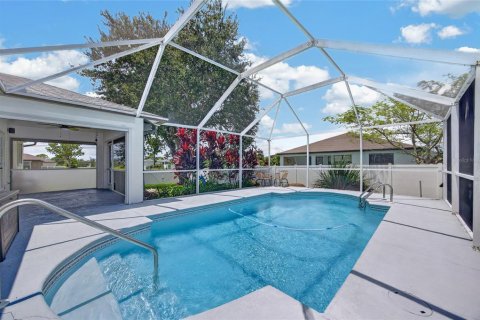 House in Cape Coral, Florida 3 bedrooms, 119.66 sq.m. № 2279995 - photo 22