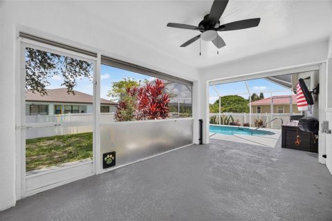 House in Cape Coral, Florida 3 bedrooms, 119.66 sq.m. № 2279995 - photo 21
