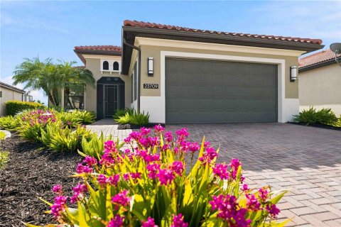 House in Venice, Florida 3 bedrooms, 189.89 sq.m. № 2345494