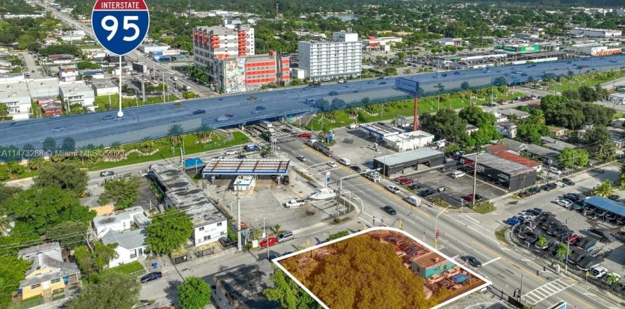 Commercial property in Miami, Florida № 2077078