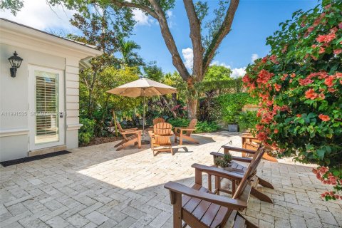 Купить виллу или дом в Корал-Гейблс, Флорида 3 спальни, 367.24м2, № 2052685 - фото 17