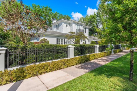 Купить виллу или дом в Корал-Гейблс, Флорида 3 спальни, 367.24м2, № 2052685 - фото 4