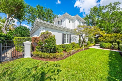 Купить виллу или дом в Корал-Гейблс, Флорида 3 спальни, 367.24м2, № 2052685 - фото 8