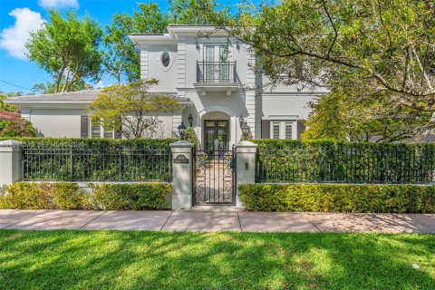 Купить виллу или дом в Корал-Гейблс, Флорида 3 спальни, 367.24м2, № 2052685 - фото 2