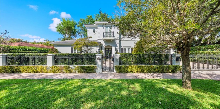 Дом в Корал-Гейблс, Флорида 3 спальни, 367.24м2 № 2052685