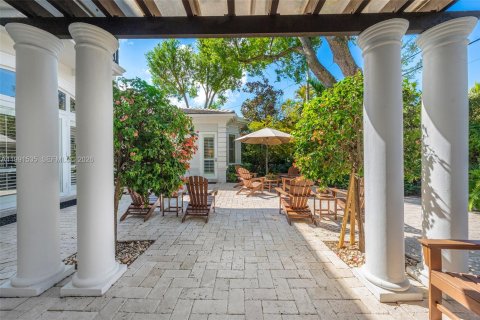 Купить виллу или дом в Корал-Гейблс, Флорида 3 спальни, 367.24м2, № 2052685 - фото 15