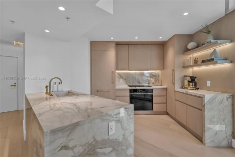 Condo in Surfside, Florida, 3 bedrooms  № 2189271 - photo 3