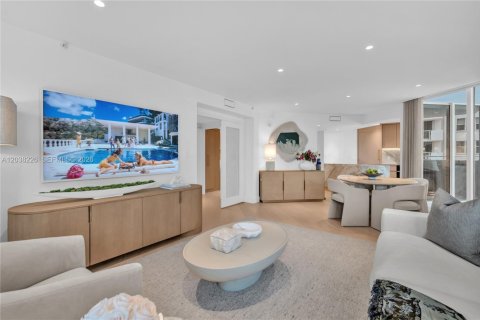 Condo in Surfside, Florida, 3 bedrooms  № 2189271 - photo 2