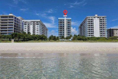 Condo in Surfside, Florida, 3 bedrooms  № 2189271 - photo 6