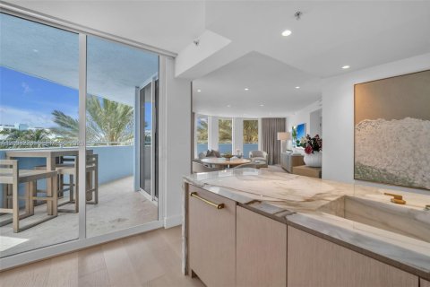 Condo in Surfside, Florida, 3 bedrooms  № 2189271 - photo 20