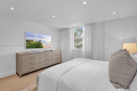 Condo in Surfside, Florida, 3 bedrooms  № 2189271 - photo 21