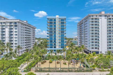 Condo in Surfside, Florida, 3 bedrooms  № 2189271 - photo 8
