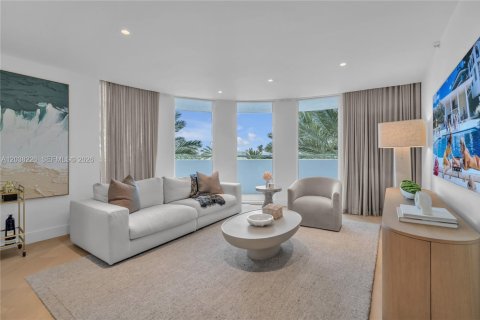 Condo in Surfside, Florida, 3 bedrooms  № 2189271 - photo 11