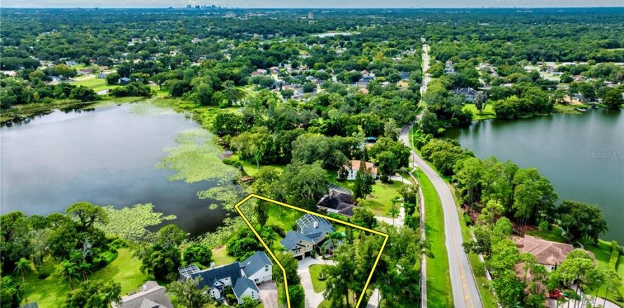 House in Orlando, Florida 5 bedrooms, 320.79 sq.m. № 2096959