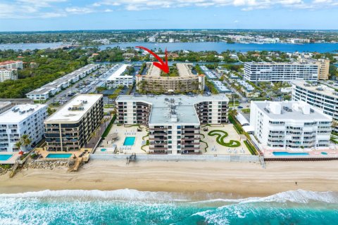 Condo in South Palm Beach, Florida, 2 bedrooms  № 1026558 - photo 1