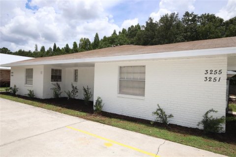 House in Brandon, Florida 2 bedrooms, 83.61 sq.m. № 2350040