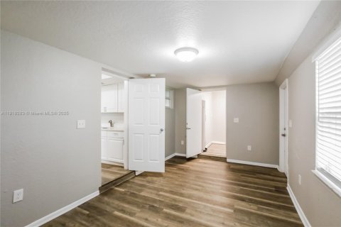 Villa ou maison à louer à Margate, Floride: 3 chambres, 130.99 m2 № 1973050 - photo 7